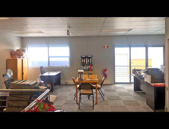 973M² WAREHOUSE TO LET IN POMONA